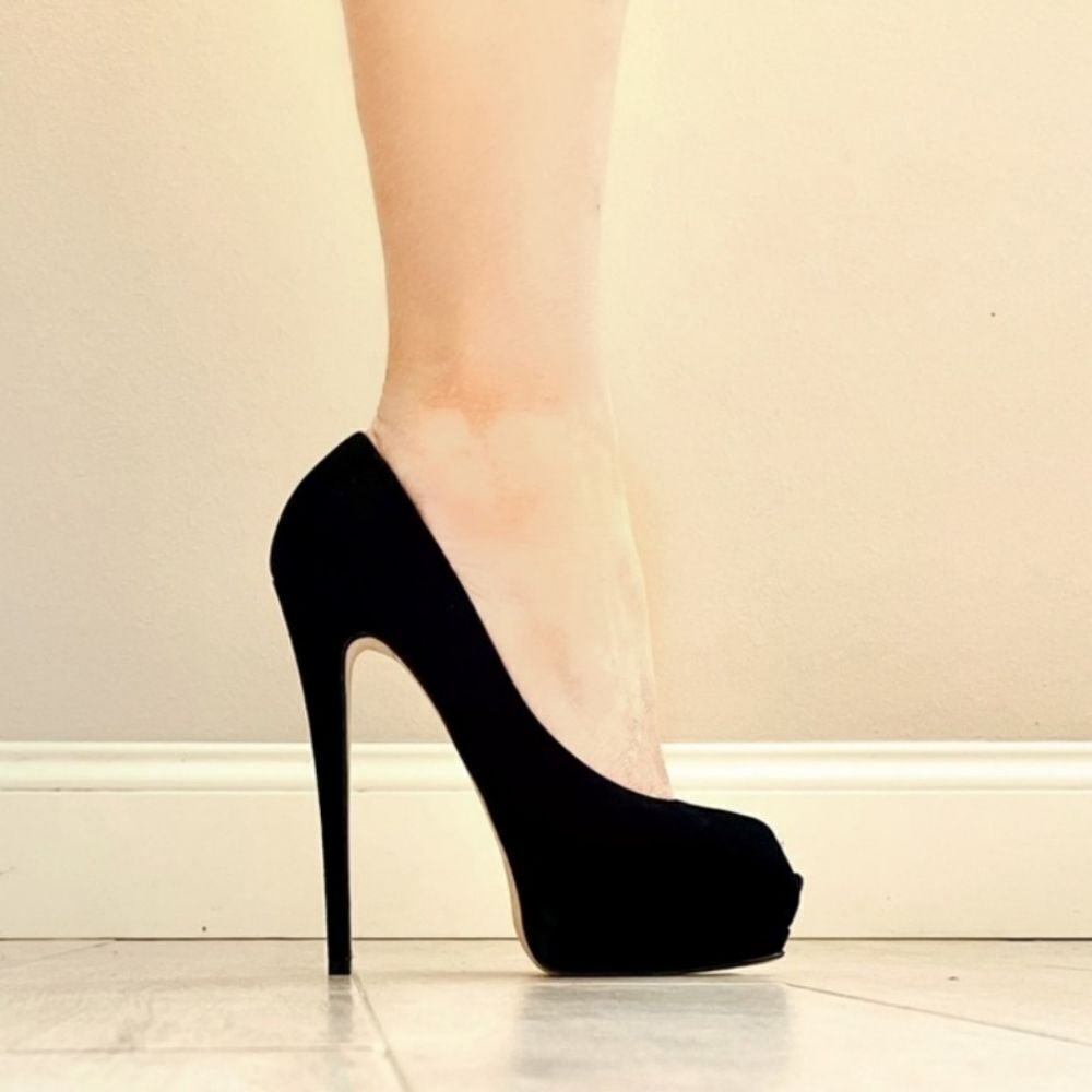 Giuseppe Zanotti black suede Stiletto Peep Toe platform pumps Heels Size 37
